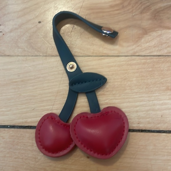 Leather cherry keychain - Picture 3 of 3